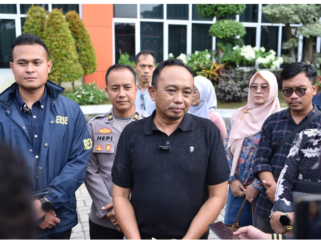 Kepala Badan Kepegawaian dan Pengembangan Sumber Daya Manusia (BKPSDM) Pemerintah Kabupaten Gresik Agung Endro Dwi Setyo Utomo, melaporkan kasus dugaan penipuan rekrutmen Aparatur Sipil Negara (ASN) ke Polres Gresik, Jumat 10 April 2026. Foto:ist