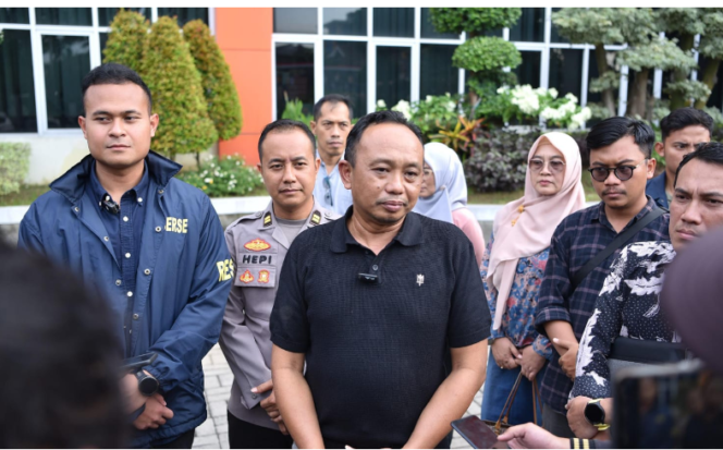 
					Kepala Badan Kepegawaian dan Pengembangan Sumber Daya Manusia (BKPSDM) Pemerintah Kabupaten Gresik Agung Endro Dwi Setyo Utomo, melaporkan kasus dugaan penipuan rekrutmen Aparatur Sipil Negara (ASN) ke Polres Gresik, Jumat 10 April 2026. Foto:ist