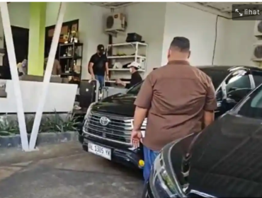 Kumpulkan barang bukti kasus Walikota Madiun, Maidi, Sabtu-Minggu, 5-6 April, KPK melakukan penggeledahan rumah dinas Koninfo, Pemkot Mdiun, Noor Alfah, dan PT Uler Raya, Jiwan, Madiun. Foto: megatanzia
