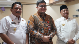 Bupati Nganjuk  Bupati Nganjuk Dr. Drs. H. Marhaen Djumadi, Bupati Kediri Hanindhito Himawan Pramana, S.H. dan Bupati Jombang Warsubi S.H., M.Si., bertemu bahas keruswetan simpang Mengkreng, Rabu 8 April 2026. Foto: Diskominfo Pemkab Jombang