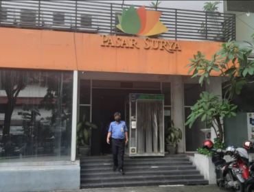 Dugaaan terkait kasus sewa stand secara ilegal, Kejaksaan Tanjung Perak melakukan penggeledahan kantor PD Pasar Surabaya, Senin 30 Maret 2026. Foto: pasarasurya.surabaya,go,id