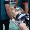 Petugas ring terpaksa menandu Husein Pati keluar ring, setelah KO melawa Eko Hariyanto pada acara combat ala MMA di Purwodari Grobogan, Jateng, Minggu 6 April 2026. Hussein semakin terpuruk, setelah dianggap sebagai pengkhianat wartga Patim dalam upaya memazkulkan Sudewo. Tapi KPK malah di-OTT oleh KPK. Foto: ponorogo_trending