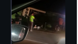 Terjadi laka tunggal atas bus PO Restu, di tol Jombang KM 689, Jombang, Kamis malams ekitar pukul 20.30 WIB, 2 April 2026, Tewrcatata satu orang meninggal dunia, dana 11 lainnya luak-luka. Foto: Instagram@surabayasuaramedia