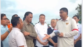 Menteri PKP, Maruara Sirait bertemu Herculesa, orang telah 40 tahun kuasai lahan 5.5 hektar milik KAI. Disebutkan lahan itu akan diambilalih pemerintah, digunakan juntuk membangun perumahan rakyat. Foto: Instagram@tm.id