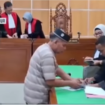 Seorang mantan perwira dan menjabat sebagai bendahara Polresta Samarinda, kaltim, divonis hukuman 4 tahun penjara, serta uang pengganti Rp 200 juta. Ia terbukti membuat 196 surat perintah membayar (SPM) fiktif. Foto: ist