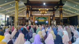 Duduk lesehan di pendopo Pemkab Jombang, Selasa-Rabu, 14-15 April 2026, sebanyak 6.500 guru TPQ menerima insentif Rp 1 juta/ orang dari Pemkab Jombang, Foto: jombangkab.go.id