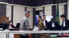 Suasana sidang Tipikor, mengadili kasus 200 ton biji kakao fiktif yang melibatkan tiga dosen senior di UGM, negara dirugikan Rp 6,7 miliar. Foto: beritasatu.com