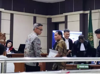 Suasana sidang Tipikor, mengadili kasus 200 ton biji kakao fiktif yang melibatkan tiga dosen senior di UGM, negara dirugikan Rp 6,7 miliar. Foto: beritasatu.com