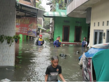 Hampir 2000 jiwa di 11 keluarahan wilayah Solo terlanda banjir luapan sungai Jenes, Selas-Rabu 14-15 April 2026. Foto: dok/warha