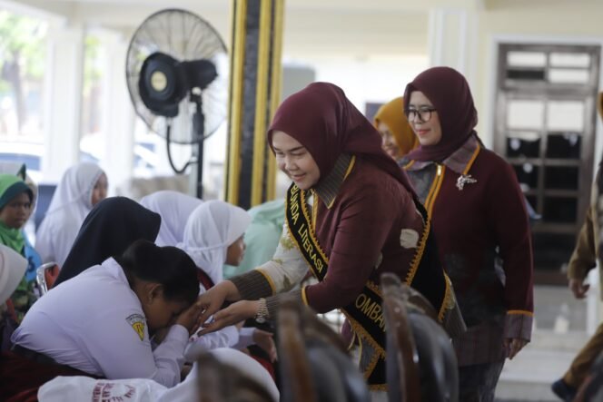 
					Bunda Literasi sekaligus Ketua TP PKK Kabupaten, Yuliati Nugrahani Warsubi, hadiri acara lomba bertutur 2026 di pendopo kabupaten Jombang, Selasa 12 Mei 2026. Foto: diskominfo jombang
