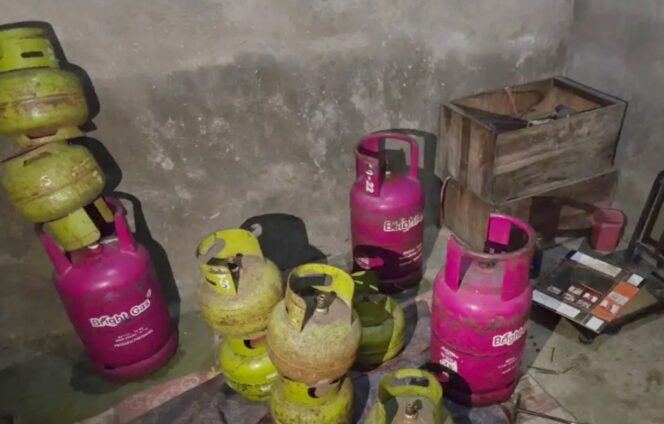 
					barang bukti tabung elpiji yang diamankan petugas