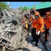 Sebuah Avansa angkut 9 penumpang rombobgan haji, dihantam KA Argo Bromo Anggrek di perlintasan Desa Tuko, Grobogan, Jawa Tengah, Jumat dini hari, 1 Mei 2026. Foto: ist