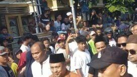 Polisi melakukan pengamanan massa yang menuntut proses hukum kepada Ashari, dengan tuduhan melakukan tindakan kekerasan seksual terhadap 50 santriwati di Ponpes Dholo Kusumo, Pati, Jawa Tengah, Sabtu 2 Mei 2026. Foto: instgaram@indonesiaku.id