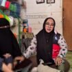 Keluarga Ratnasari, ibu mendiang Mandala, 15, pelajar SMPN 4 Samaribda, Kaltim,  mendapat simpati dari tetangga dan sanak familinya. Foto: Instagram@kawanku.id