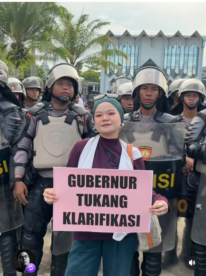 
					Aksi poster netizen. Instgaram@