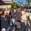 Inilah Satuan, 40, terduga pelaku yang membacok mertua dan istrinya di Puri, Mojokerto, Rabu 6 Mei 2026. Polisi berhasil meringkus pelaku yang melarilan diri ke Asemrowo, Surabaya. Foto: instagram