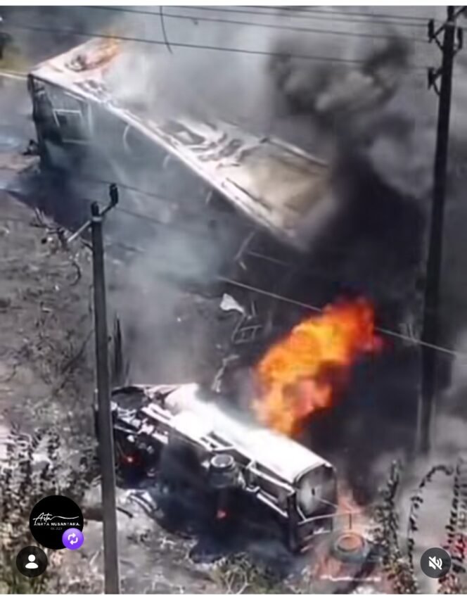 
					Kobaran api menghanguskan bus ALS dan truk tanki, terjadi di Jalan Lintas Sumatera (Jalinsum), tepatnya di Simpang Danau, Kelurahan Karang Jaya, Kecamatan Karang Jaya, Kabupaten Musi Rawas Utara (Muratara), Sumatera Selatan. Sekitar pukul 12.39 WIB, Rabu, 6 Mei 2026. Foto: instagram@voxnetizen