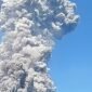 Gunung Dukono, wilayah Maluku Utara, Jumat pagi, 8 Mei 2026. Ternyata sedang ada puluhan wisatawan asing dan domestik sedang berada di puncak. Akibatnya, dua orang tewas dari Cuna dan Jepang. Lima orang luka ringan. Madih ada 18 pendaki butuh bantuan dari BPBD untuk dievakuasi. Foto: instagram@maluku_utara