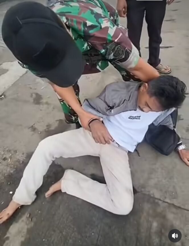 
					Modus Upacara Mistis Lecehkan 11 Murid, Guru Silat Pingsan Dikeroyok Keluarga Korban