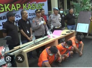 Rayap besi di Surabaya sungguh luar biasa, tercata 128 besi penutup goronggorong hilang dicuri. Kapolrestabes Surabaya menilai bukan pencurian biasa. Foto: ist