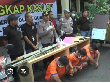 Rayap besi di Surabaya sungguh luar biasa, tercata 128 besi penutup goronggorong hilang dicuri. Kapolrestabes Surabaya menilai bukan pencurian biasa. Foto: ist