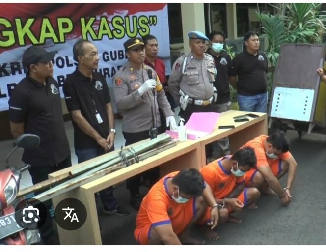 
					Rayap besi di Surabaya sungguh luar biasa, tercata 128 besi penutup goronggorong hilang dicuri. Kapolrestabes Surabaya menilai bukan pencurian biasa. Foto: ist