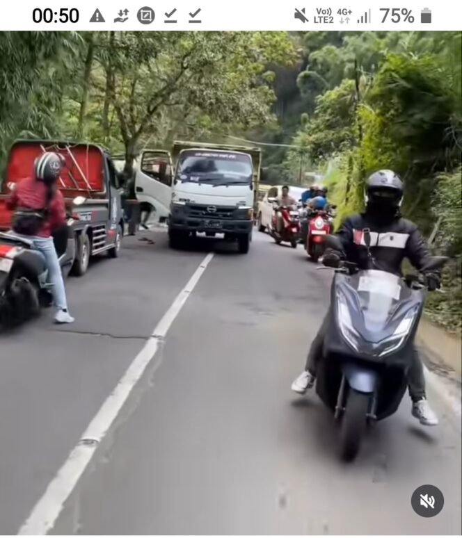 
					Truk alami rem blong di Ngantang Malang, Minggu 10 Mei 2026. Foto: ist