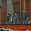 Bupati Jombang Warsubi beri jawaban atas pertanyaan anggota dewan dalam Rapat Paripurna pembahasan Raperda tentang Jasa Bangunan dan Rekonstruksi di gedung dewan, Senin, 11 Mei 2026.