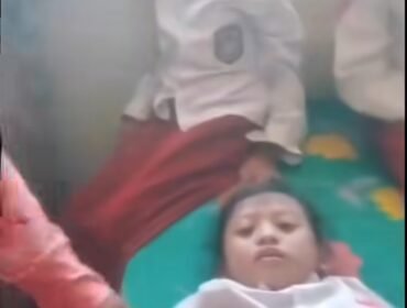 Bocah bocah ini adalah korvan menu MBG dari 12 sekolah siswa SD- SMP Tembok Dukuh, Surabaya yang mendapat perawatan. Foto: ist