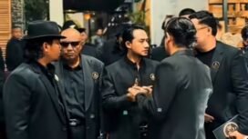 Suasananya bisa bikin hati keder. Hampir semua tamu termasuk tuan rumah Gus Thuba, melaksanakan hajatan deklarasi berdirinya ormas bernama Yakusa Meneges, Sabtu malam 9 Mei 2026, di Bukit Daun & Resort, Kediri. Foto: ist