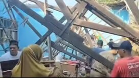 Bagunan ruang kelas MIM, di Karanganyar, Srage, Jawa Tengah, roboh, Selasa pagi 12 Mei 2026, saat jam pelajaran. Insiden ini menyebabkan satu guru dan tujuh pelajar lukaluka. Foto: ist