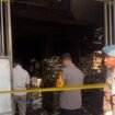 Bukan sekadar kebakaran biasa, polisi langsung melakukan olh tempat kejadian perkar di sebuah toko grosir sncak di Diwek, Jombang, terbakar hebat, Rabu dinihari, 13 Mei 2026. Foto: instagram@jombang_infornasi