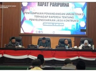 Rapat pembahasan dan pandangan umum fraksi di DPRD Jombabg, membahas raperda tentang Konstruksi dan Bangunan, Senin 18 Mei 2026. Foto: dord_jombang