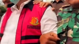 Petugas Kejaksaan Pasuruan, Rabu 20 Mei 2026, menahan tokoh masyrakat Gus Rofi'i diduga terkait kasus korupsi dana PKBM Rp 606 juta. Foto: ist