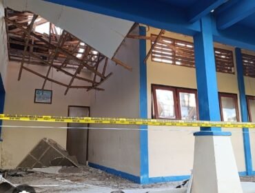 Atap ruang kelas SMA 7 Matatam, NTT  ambrol, menyebabkan empat siswa lukaluka, Selasa, 19 Mei 2026. Fito: ist
