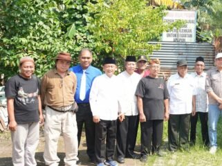 Rombongan Komisi d DPRD Jombang, melakukan kunjungan kerja ke Titik Nol Plodo, lokasi tempat kelahiran Bung Karno, di Ploso Jombang. Mereka disambut oleh Gus Bunhad Nurohmat, sebagai inisiator dan penggali situs kelahiran sang Proboklamator. Foto: instagram@dprd_jombang