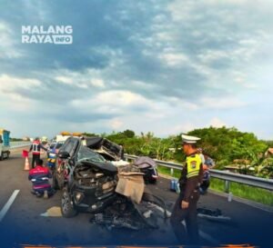 Dua Staf Meninggal Dunia, Mobil Anggota DPR RI Seruduk Dump Truck di Tol Paspro