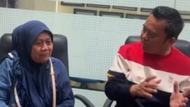 Tak rela putrinya dikeluarkan dari sekolah MAN 7 Jombang, melapor minta pertolongan kepada pengacara Cak Sholeh minta dibantu menyelesaikan persoalan ini. Foto: instagram@caksholeh77