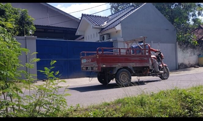 
					Perusahaan pengolah garam CV SS yanf beroperasi di zona kuning di Ngoro, Jombang, beroperasi diduga tanpa dilengkapi dengan IPAL. Foto: ist