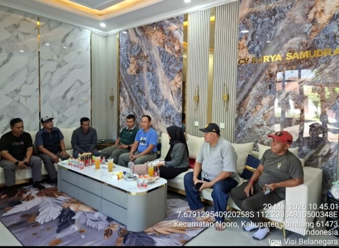 
					Tim gabungan, Satpol PP dan LH Pemkab Jombang, melakukan sidak ke pabrik garam CV Surya Samudra (SS( di Ngoro, Jombang, Jumat, 29 Mei 2026. Foto: ist