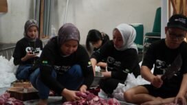 PT Pegadaian Kanwil XII Surabaya membentuk panitia aksi Peduli Pangan Sehat dalam merayakan Iedul Adha 2026. Membagikan 1.000 paket daging dari 11 ekor sapi dan 78 kambing. Foto: ist