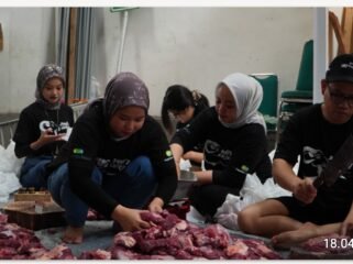 PT Pegadaian Kanwil XII Surabaya membentuk panitia aksi Peduli Pangan Sehat dalam merayakan Iedul Adha 2026. Membagikan 1.000 paket daging dari 11 ekor sapi dan 78 kambing. Foto: ist
