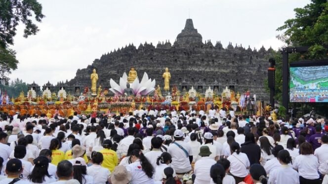 
					Puncak Peringatan Waisak di Borobudur