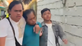 tersangka (tengah) saat diringkus petugas
