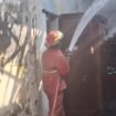 Petugas lakukan pembasahan agar api tak kembali muncul di lokasi kebakaran