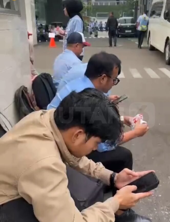 
					Pegawai  BGN belum bisa masul kerja di kantornya, Rabu 3 Mei 2026. Karena seluruh ruangan diperiksa, pasca Dadan Hindayana dicopot. Foti: instagram@liputan6