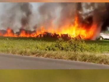 Sebuah bangunan kandang ayam ludes terbakar di Dusun Bantengan, Desa Tanjunggunung, Kecamatan Peterongan, Kabupaten Jombang, Jawa Timur.

Peristiwa nahas ini terjadi pada Kamis (4/6/2026) siang. Foto: pojok_update