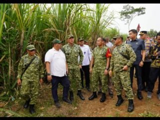 Lahan seluas 86 ha di desa Grobogan, Mojowarno, Jombang, ditinjau oleh Pangdam Mayjen TNI Rudi Saladin, akan digunakan sebagai markas Batalyon TP. Foto: diskominfo pembak jombang