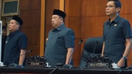 Rapat Paripurna DPRD Jombang, dengan agenda jawab bupati Warsubi atas pertanyaan para fraksi membahas Ranperda Penyelenggaraan Jasa, di gedung dewan, Senin 8 Juni 2026. Foto: ist