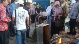 Empat doktor dari Universiti Teknologi MARA Malaysua didampingi dari tim Prodi Manajemen Unair melakukan studi ekonomi desa di Plumbon Gambang, Gudo, Jombang, Kamis, 11 Juni 2026. Foto: swarajombang.com/priyo suwarno